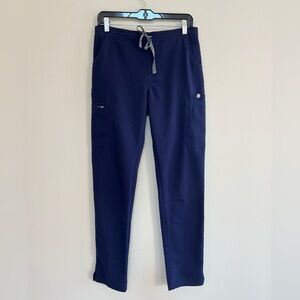 FIGS Yola Skinny Straight Leg Scrub Pants in Navy Blue, size Small/Tall